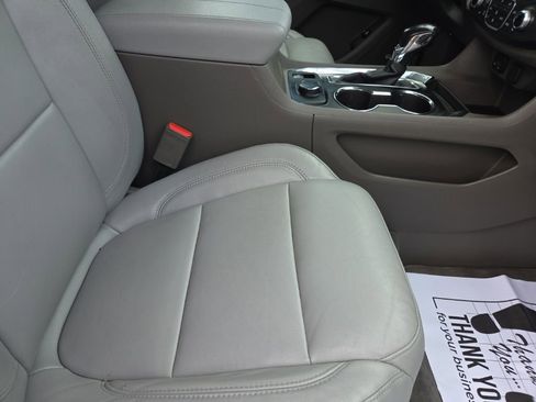 Used 2021 Chevrolet Traverse LT w/ LT Premium Package FWD image 15