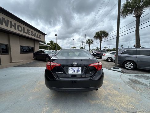 Used 2018 Toyota Corolla LE FWD image 3
