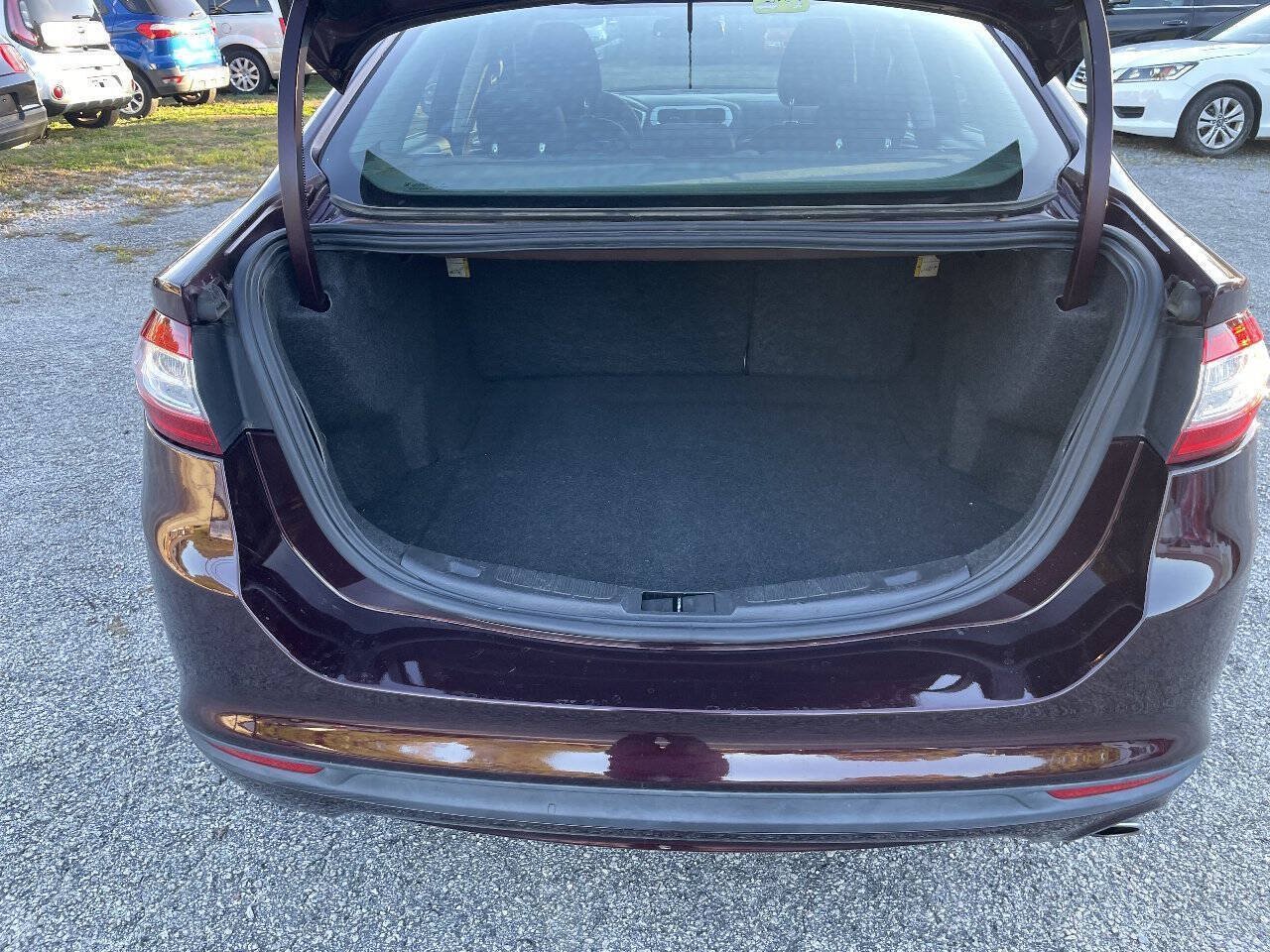Used 2013 Ford Fusion SE FWD image 22