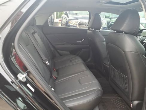 Used 2023 Hyundai Elantra Limited image 15