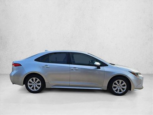 Used 2021 Toyota Corolla LE image 4
