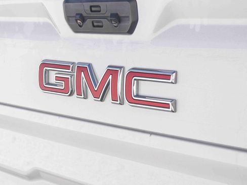 Used 2023 GMC Sierra 1500 AT4 w/ AT4 Premium Package AWD/4WD image 11