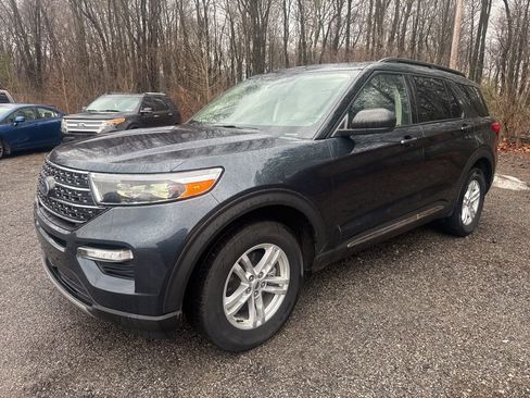 Used 2023 Ford Explorer XLT w/ Equipment Group 202A image 4