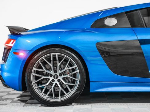 Used 2017 Audi R8 V10 plus AWD/4WD image 2
