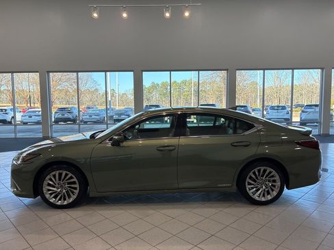 Certified 2019 Lexus ES 300h Ultra Luxury image 6