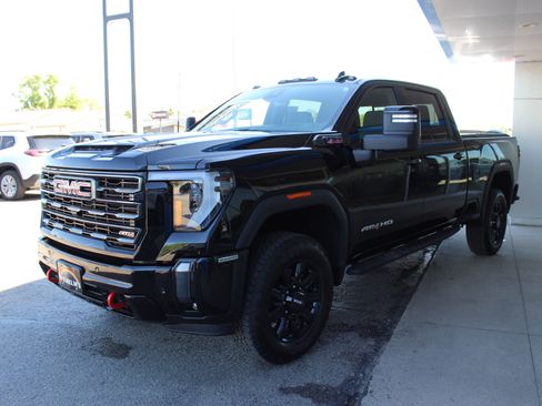Used 2024 GMC Sierra 3500 AT4 w/ AT4 Premium Plus Package AWD/4WD image 9