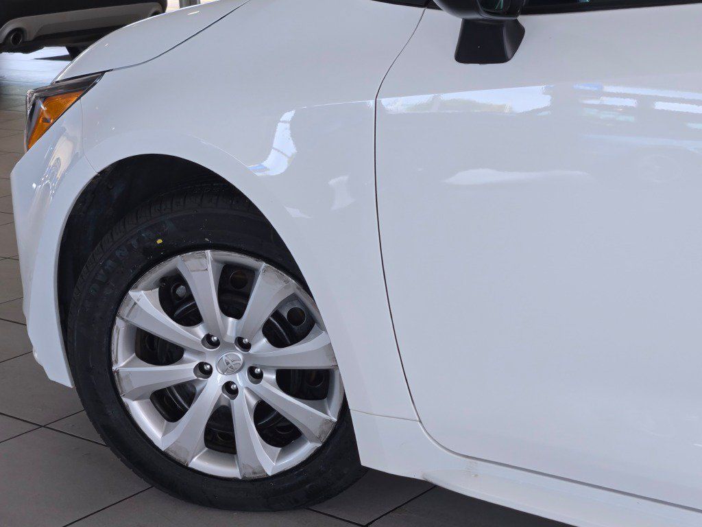 Used 2025 Toyota Corolla LE FWD image 12