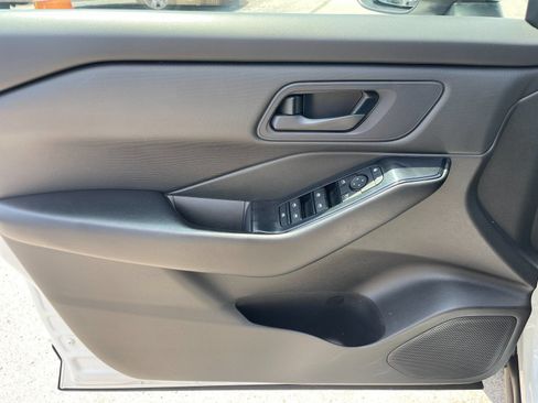 Used 2024 Nissan Rogue S AWD/4WD image 12