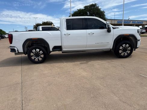 Used 2025 GMC Sierra 2500 Denali w/ Denali Reserve Package AWD/4WD image 8
