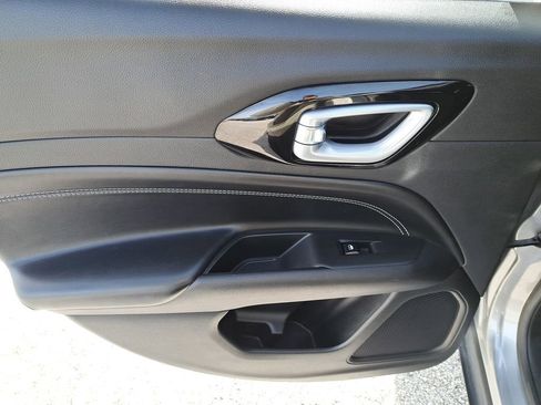 Used 2023 Jeep Compass Altitude image 7