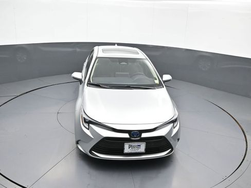 Used 2025 Toyota Corolla XLE image 34