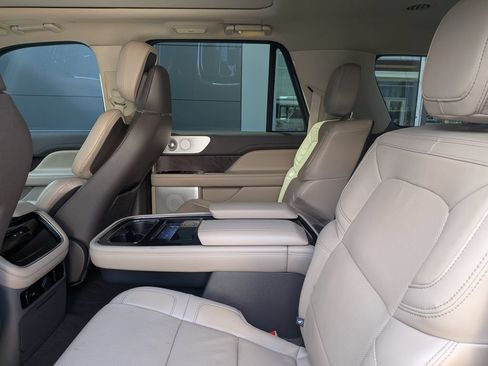 Certified 2024 Lincoln Navigator L Reserve AWD/4WD image 16