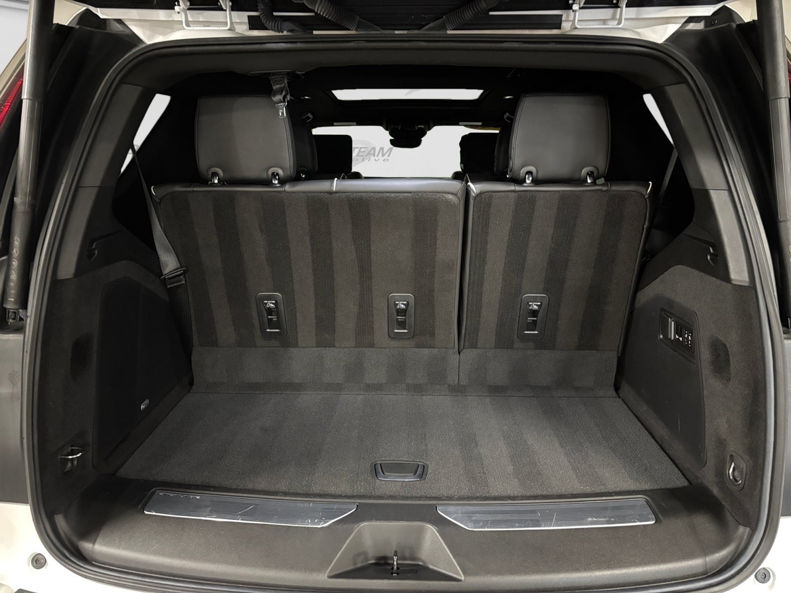 Used 2023 Cadillac Escalade Premium Luxury w/ Performance Package AWD/4WD image 17