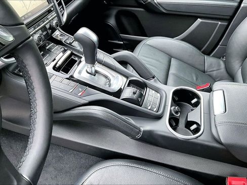 Used 2014 Porsche Cayenne Platinum Edition image 17