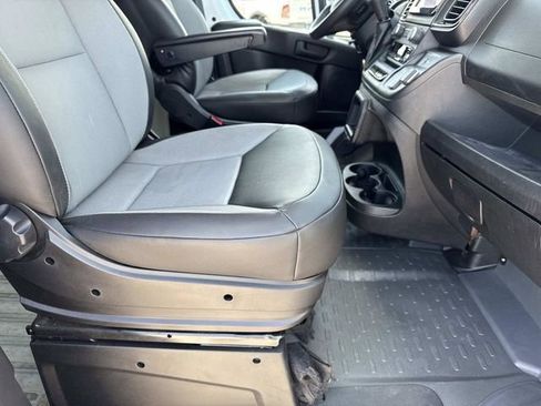Used 2024 RAM ProMaster 2500 w/ Convenience Group image 10