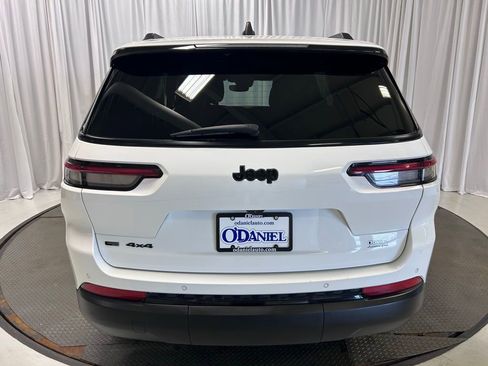 Used 2023 Jeep Grand Cherokee L Laredo image 28