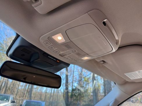 Used 2024 Ford Expedition Limited image 19