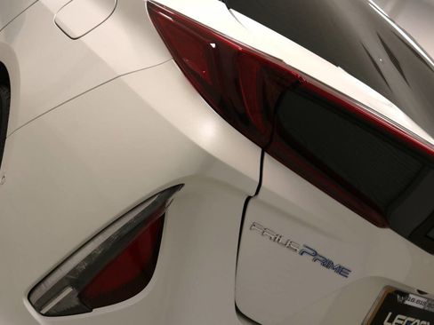 Used 2017 Toyota Prius Prime Advanced image 93