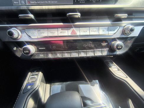 Used 2023 Kia Telluride EX w/ EX Captain's Chair Package AWD/4WD image 19