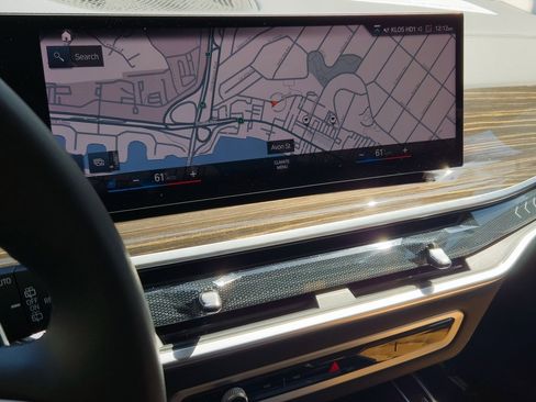 Used 2023 BMW X7 xDrive40i w/ Premium Package image 16