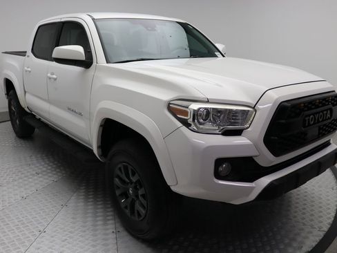 Certified 2020 Toyota Tacoma SR5 image 6