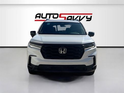 Used 2024 Honda Pilot TrailSport image 2