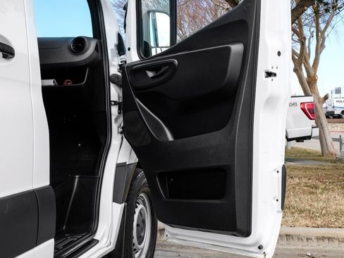 Used 2024 Mercedes-Benz Sprinter 2500 image 37