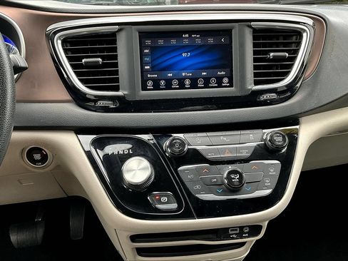 Used 2020 Chrysler Voyager LX FWD image 16