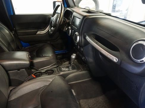 Used 2016 Jeep Wrangler Unlimited Sahara w/ Connectivity Group image 21