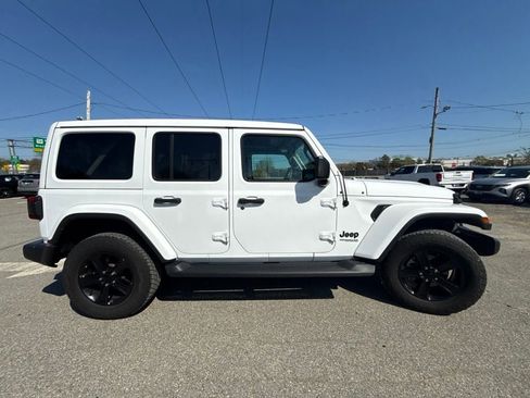 Used 2022 Jeep Wrangler Unlimited Sahara AWD/4WD image 4