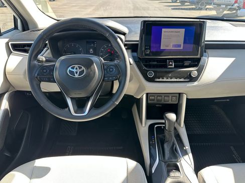 Used 2023 Toyota Corolla Cross LE w/ Moonroof Package image 15