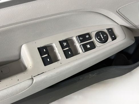 Used 2019 Hyundai Elantra Limited FWD image 15