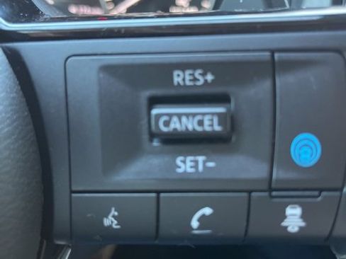 Used 2022 Nissan Pathfinder SV image 16