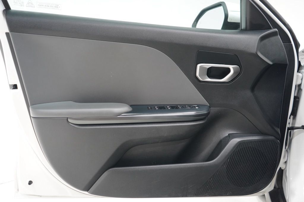Used 2025 Kia K4 FWD image 17
