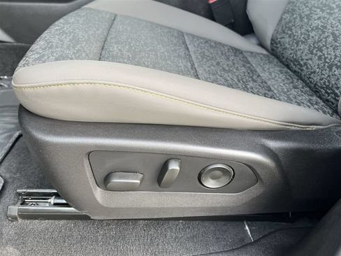 Certified 2024 Chevrolet Colorado ZR2 w/ Technology Package AWD/4WD image 17