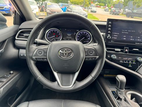 Used 2021 Toyota Camry XLE image 14