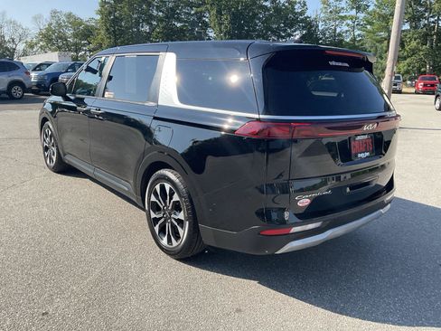 Used 2022 Kia Carnival EX FWD image 3