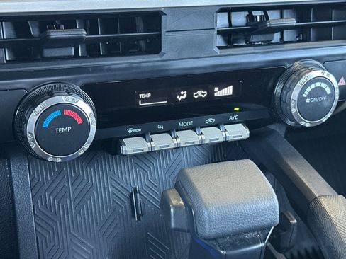 Certified 2025 Toyota Tacoma SR5 AWD/4WD image 18