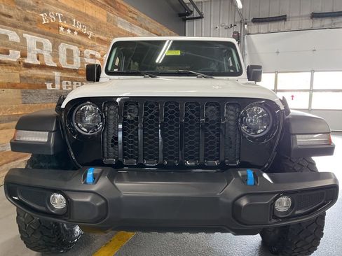 Used 2023 Jeep Wrangler Unlimited w/ Sun & Screen Package image 8