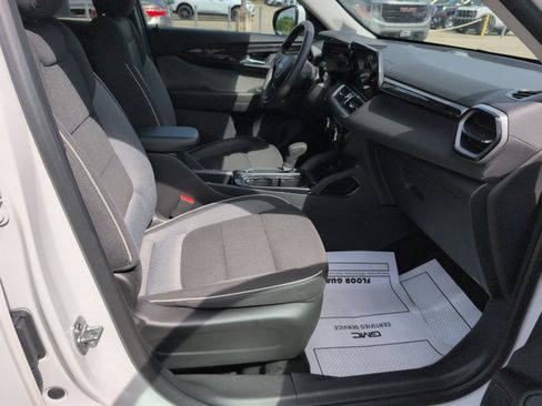 Used 2025 Chevrolet TrailBlazer LT AWD/4WD image 9