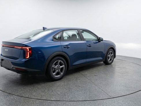 Used 2025 Kia K4 LXS image 9