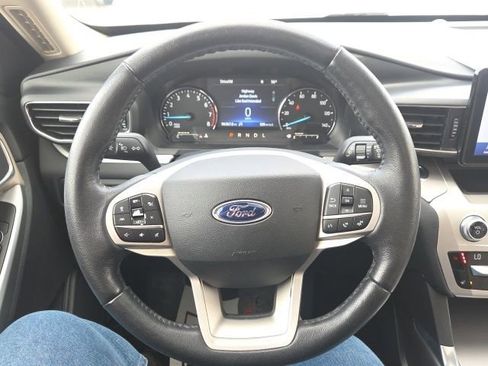 Used 2021 Ford Explorer XLT w/ Equipment Group 202A AWD/4WD image 38