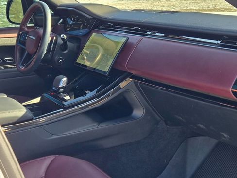 Used 2024 Land Rover Range Rover Sport Dynamic SE image 33