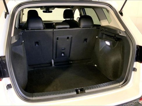 Used 2024 Volkswagen Taos SE FWD image 4