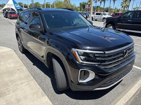 Used 2024 Volkswagen Atlas SE image 3