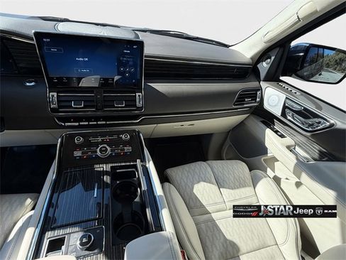 Used 2024 Lincoln Navigator Black Label image 11