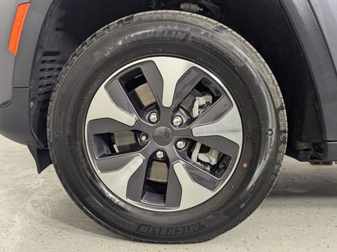 Used 2022 Jeep Grand Cherokee Limited 4xe image 11