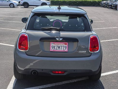 Used 2017 MINI Cooper 2-Door Hardtop image 6