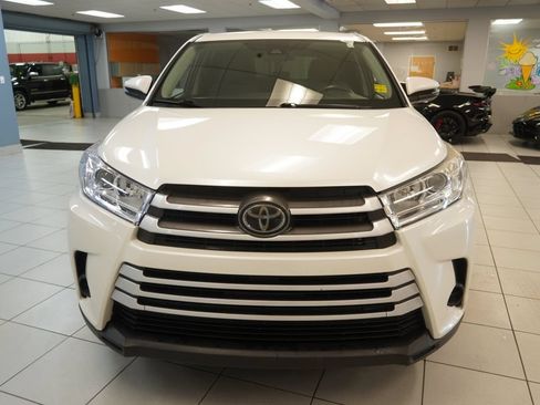 Used 2019 Toyota Highlander LE AWD/4WD image 15
