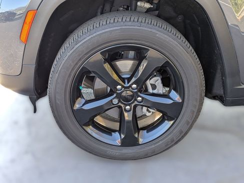 Used 2023 Jeep Grand Cherokee Altitude image 11